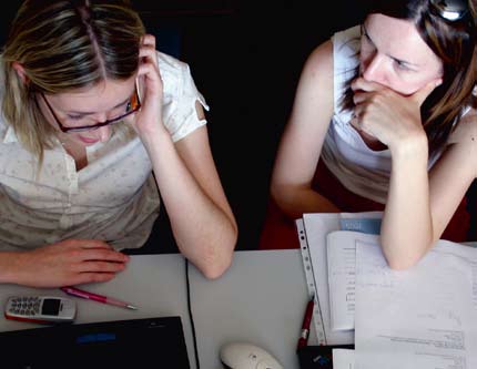 Ifall någonting skulle hända täcks man inte av jobbets försäkring. Att se till att arbetsmiljön är bra är inte svårt Alla som går i skolan eller arbetar har rätt till en bra arbetsmiljö.