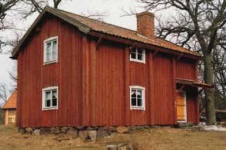 Enkelstugan. Den välventilerade grunden och det höglänta läget bidrar till de goda klimatförhållandena inomhus. visar tillfälliga utställningar med t.ex.