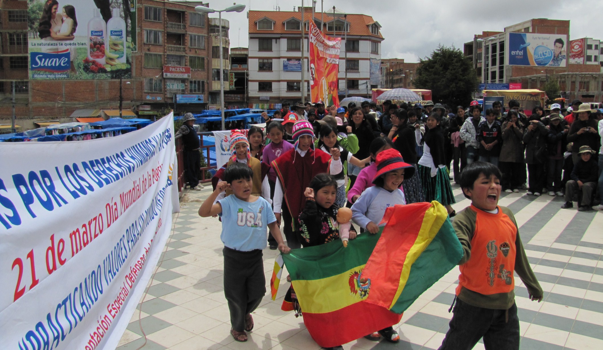 Sida 10 Bolivia en olik värld och iscensattes av det politiska parti som ledde revultionen: Movimiento Nacionalista Revolucionario, MNR.