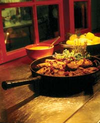 Many of our guests spend long hours enjoy the comfort of a lit fireplace, burning candles, in the open and air. friendly Afterwards people.