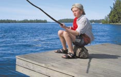 Auf der naturschönen Insel befindet sich das berühmte Sommertheater, in dem berühmte Schauspieler jeden Sommer lustige und ernste Stücke aufführen.