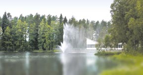 Nykälänniemi är också känd för sin ypperliga fullstora golfbana, anlagd i ett fantastiskt landskap. Här har du alla tiders chans att göra en rekordrunda!