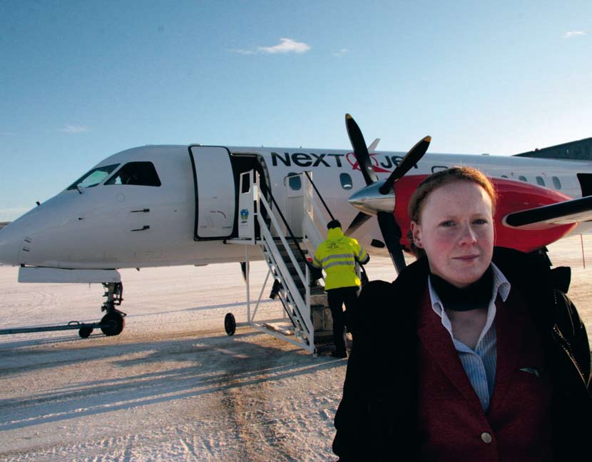 Farmartjänst Ådalen svävar i det blå Anna Åkerlund, Ådalens Farmartjänst, gjorde nyligen sin första tur som flygvärdinna på uppdrag av Nextjet.