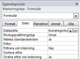 Vi ska nu koppla formuläret till en tabell så att vi sedan i egenskapen för textrutorna kan binda kontrollen till ett fält i tabellen Kundregister.