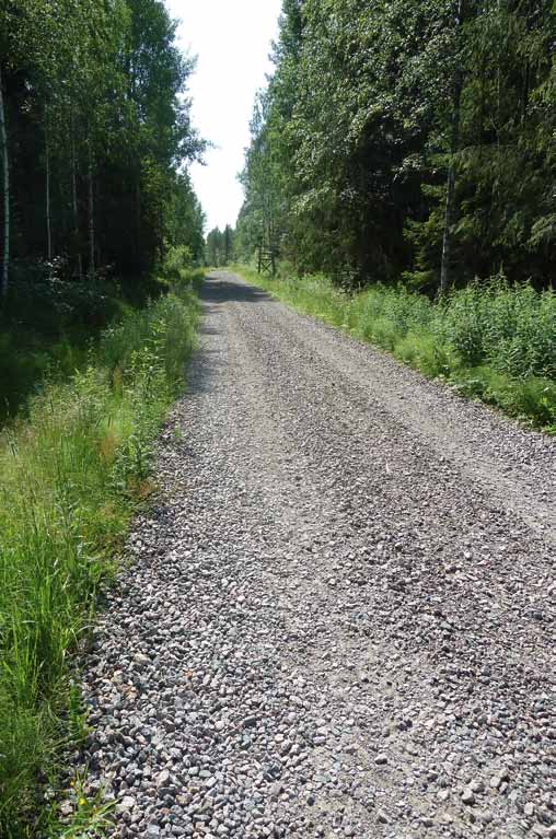 Skogsvårdsföreningen förbättrar vägar Det är inte längre enbart skogscentralen som utför vägförbättringar och rensar diken i Österbotten. Skogsvårdsföreningen är sedan fusionen också ett alternativ.