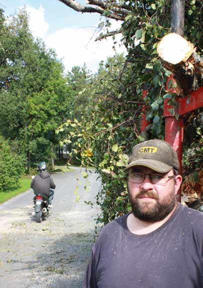 Bioenergi Tomtträd och parkskogar ger flisråvara Satsa inhemskt, uppmanar Fredrik Hemgård i Staraby utanför Jakobstad alla fastighetsägare.