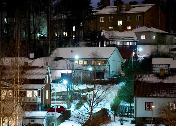 I stränggjutningen gjuts det heta, flytande stålet till hanterbara ämnen, slabs. reagerar med bland annat kol och kisel.