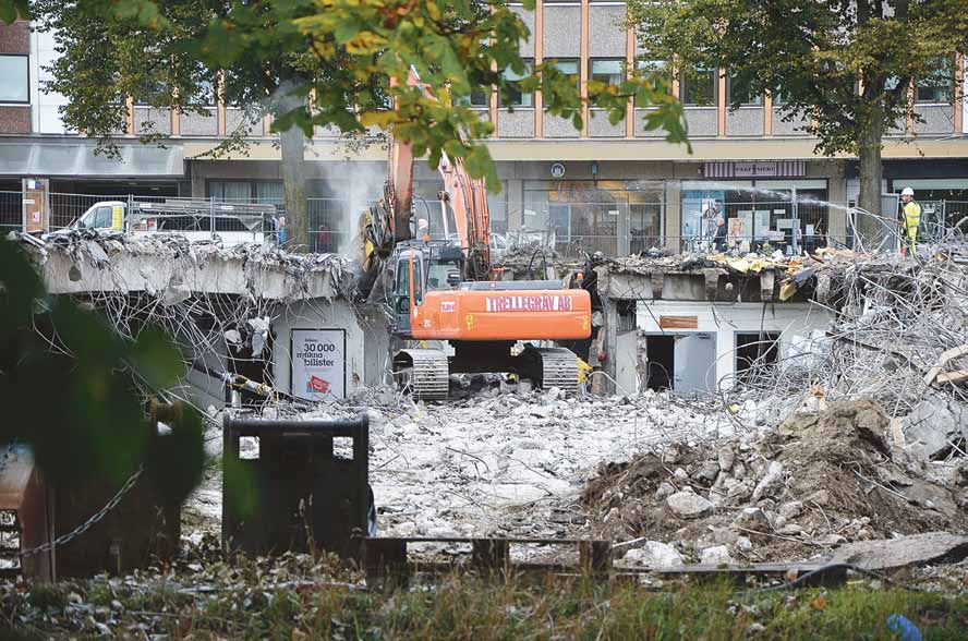 3 Hamnen i Åhus inhägnas Fredrik Åsare, vd Åhus Hamn. hamnskydd. Med start i oktober månad börjar hamnområdet i Åhus Hamn att hägnas in.