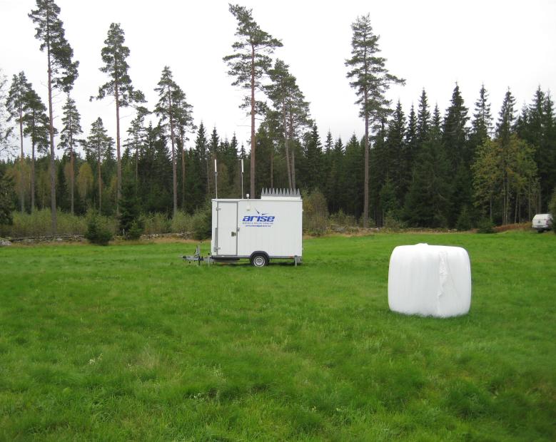 Arise vindkraftspark Idhult ligger ligger några kilometeter sydväst om Blomstermåla som i sin tur ligger ca 9 kilometer sydväst om Mönsterås i Kalmars län. Parken driftsattes i januari 2011.