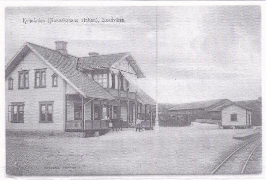 Nunnebanan Stafsjö Järnväg År 1898 drabbades Kolmårdens skogar av en stor katastrof. Nunnefjärilens larver ökade lavinartat och åt upp främst granbarr.