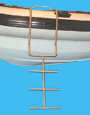 Sid 16 Skrovformer och konstruktioner Ribster skrov Zodiac är den första tillverkaren som producerat en RIB med delat skrov. Skrovet monteras i tre sektioner på den uppblåsbara gummibåten.