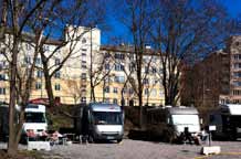 Med husbil i Stockholm i sommar? Stanna på någon av våra två stadsnära husbilscampingar långholmen Skutskepparv. 1 08 669 18 90 info@husbilstockholm.