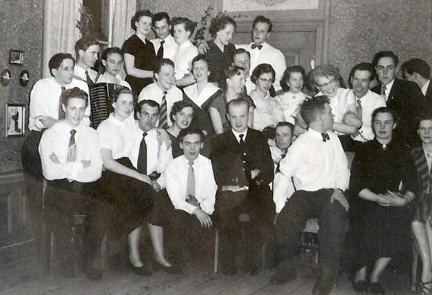 Israelssons på besök hos Sigvard Andersson omkring 1960. F.v. Gustaf, min bror Erik, Far Axel, frun Ingrid med sonen Olof, Sigvard och Mor Matilda.