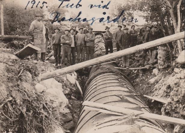 Fars bror Erik, 1880-1951, var bonde på föräldragården och byggde med grannbonden år 1915 ett kraftverk med en ganska lång träkulvert från ån vid Backagården till turbinen. K6.