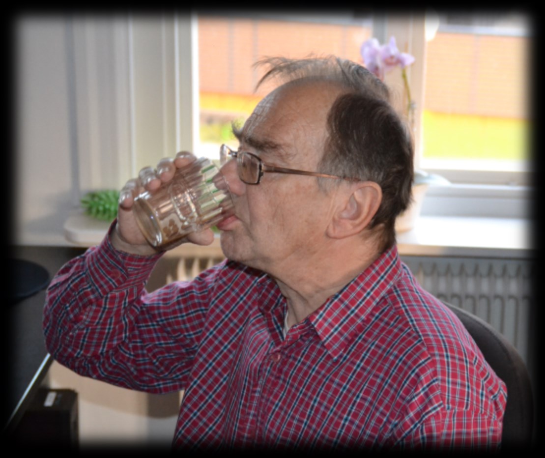 Hänt i huset Provsmakning 2014 Onsdagen den tredje december var det dags för den årliga smakprovningen i huset. I år testade vi olika sorters julmust. Tio sorter för att vara exakt.