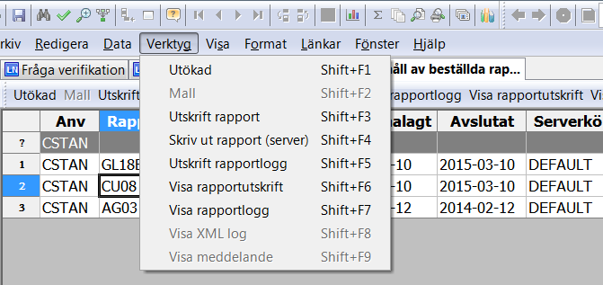 Genom att dubbelklicka på den rapport som du vill se kommer rapporten upp på skärmen. Vill du skriva ut den kan du göra det via skrivaren i menyn eller via menyn ARKIV/FILE och välja Skriv Ut/Print.