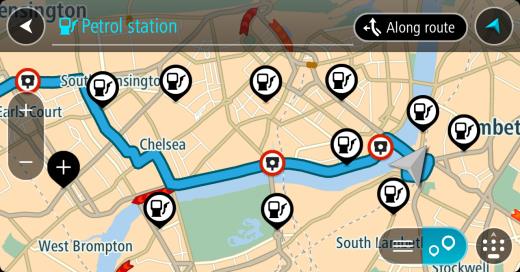 Tips! Du kan lägga till en parkeringsplats som ett stopp på rutten genom att använda popup-menyn. Hitta en bensinstation För att hitta en bensinstation gör du följande: 1.