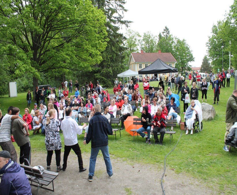 MUSIKFESTIVAL I HAGAPARKEN Massor av musik blir det när det är dags för festival. Det blir rockband, trubadurer, kända artister och mycket mera. Fika finns att köpa. Dag: Lördagen den 30 maj Tid: 14.