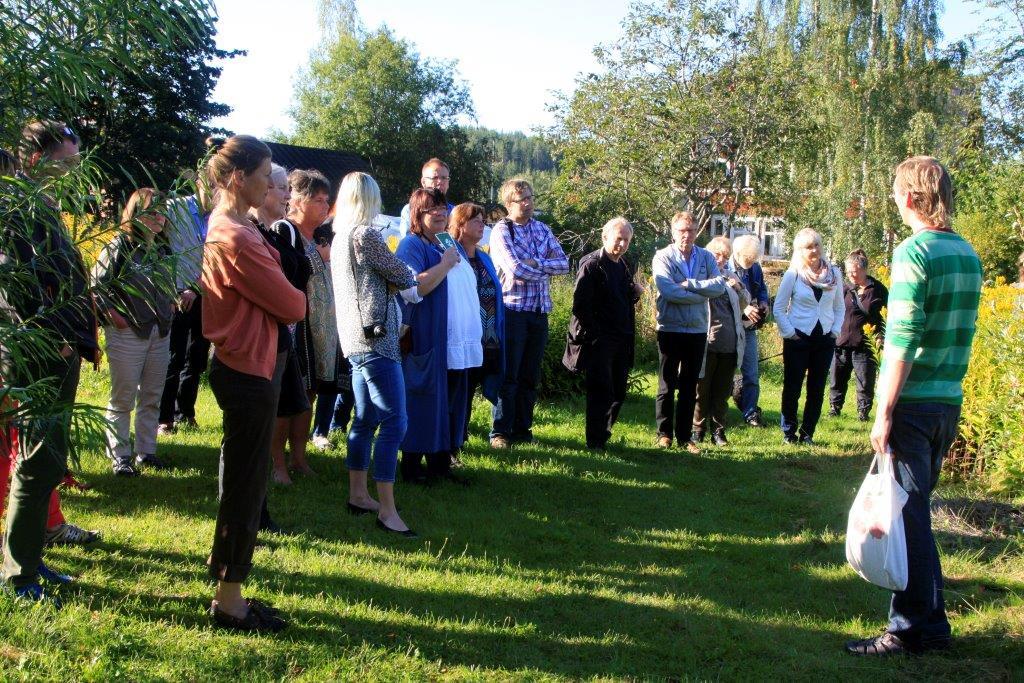Satsning på kommunikation om biosfärområdet Nedre Dalälven Studieresa i biosfärområdets västra delar hösten 2014, då Permakultur Stjärnsund besöktes.