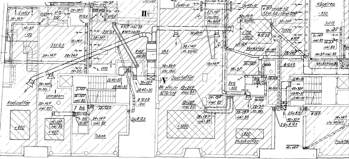 A A Ursprunglig ventilationsritning (1960-tal) med trolig rökspridningsväg och anslutningsdel mot ny kanal markerad.