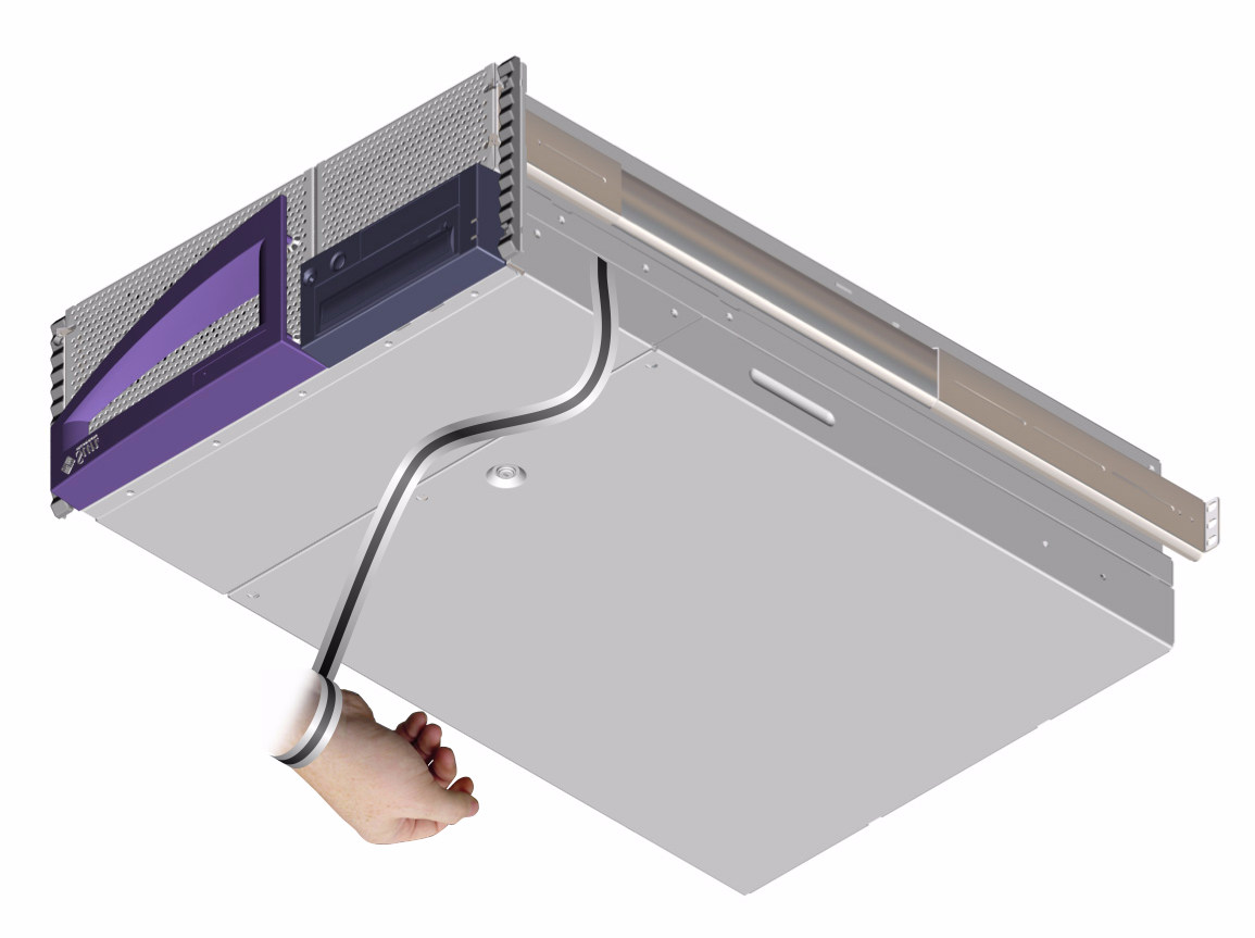 2. Använd en antistatisk matta eller någon annan liknande yta. När du installerar något tillval eller utför service skall du placera delar som är känsliga för statisk elektricitet, som t.ex.