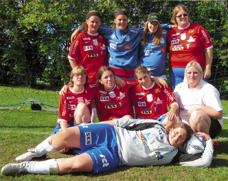 Tredje SM guldet i rad! Återigen tog Damer SM guld i fotboll! Detta var tredje gången i rad, (1 guld inomhus & 2 utomhus) så nu börjar tjejerna få en viss rutin i guldgrävandet.