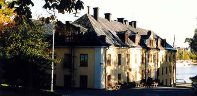 uppläggning av båtar. Konkurrensen om utrymmet hårdnade då det intilliggande varvet fyllde viken med gamla skutor och pråmar.