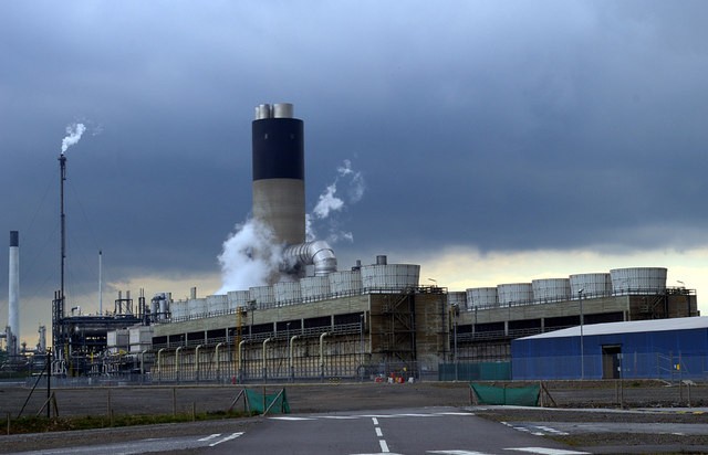 I dagens moderna energisystem går en betydande mängd av den producerade energin till spillo långt innan den når kunden.