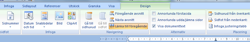 Nu är det dags för själva sidnumreringen. Klicka på Infoga i menyn. Välj sedan Sidnummer och välj därefter var på sidan du vill ha sidnumreringen.
