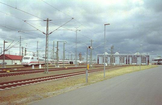 4.1 Anläggningen I depåanläggningen som planeras ska tekniskt underhåll och service på både fjärrtåg och pendeltåg utföras. Det innefattar bl. a.