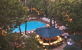 Avfärd Ankomst Övr Tider Aktivitet 07:30 Uppstigning, frukost och packning 09:00-13:00 Går från hotellet antingen sol och bad eller Shopping i Camarillo Premium Outlets Äta lunch 13:00