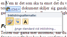 Inklistringsalternativ När du klistrar in innehåll kan du använda knappen Inklistringsalternativ, som innehåller följande tre alternativ: Behåll källformatering: Koppla formatering: Behåll endast