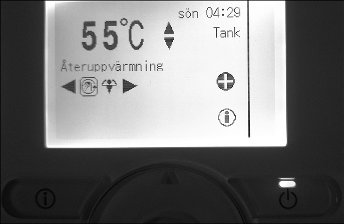 7.4.2 Driftsättning av värmepumpen Dioden på knappen lyser upp, displayen ändrar utseende och systemet tillåts att värma huset.