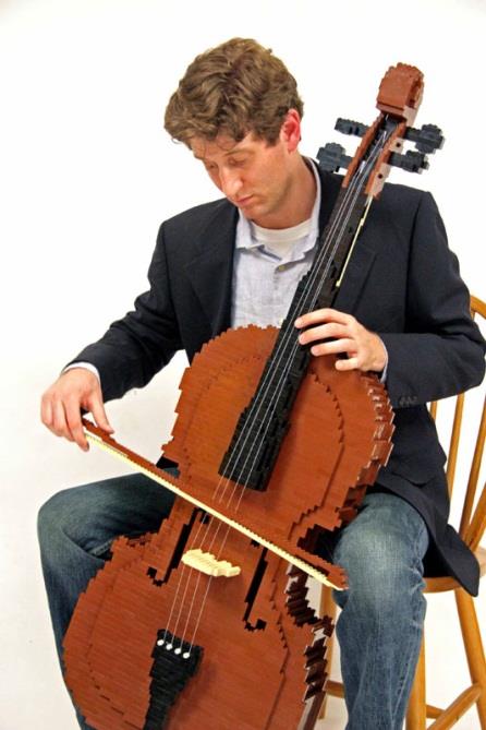violoncell, eller cello, är ett stråkinstrument och det största och djupast klingande violininstrumentet. Den är däremot mindre än kontrabasen. En violoncell spelas sittande och hålls mellan knäna.