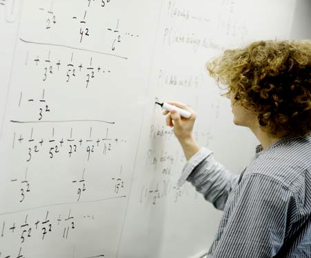 Inriktning Matematik spets Spetsutbildning Inom Luleå Gymnasieskola finns det fyra spetsutbildningar, en inom Naturvetenskapsprogrammet och tre inom det Estetiska programmet.