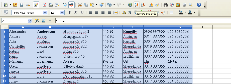 Sortera i Calc Beträffande sortering i Calc bör du använda dig av dialogrutan sortera. Om du använder dig av knapparna i verktygsfältet kan rubrikraderna följa med Listan nedan är osorterad.