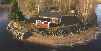 36 Ö Dalfors insynsskyddat läge på udde i Amungen 39 Fritidshus i ett mycket bra skick nyrenoverat senare åren i hög