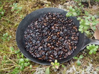 Brödbak/fältugn Då vi äntligen kom fram till vårt viloläger efter fyra dagar i sadeln fanns det äntligen tid och ork att baka bröd. Det var då! vi kom på den geniala idén.