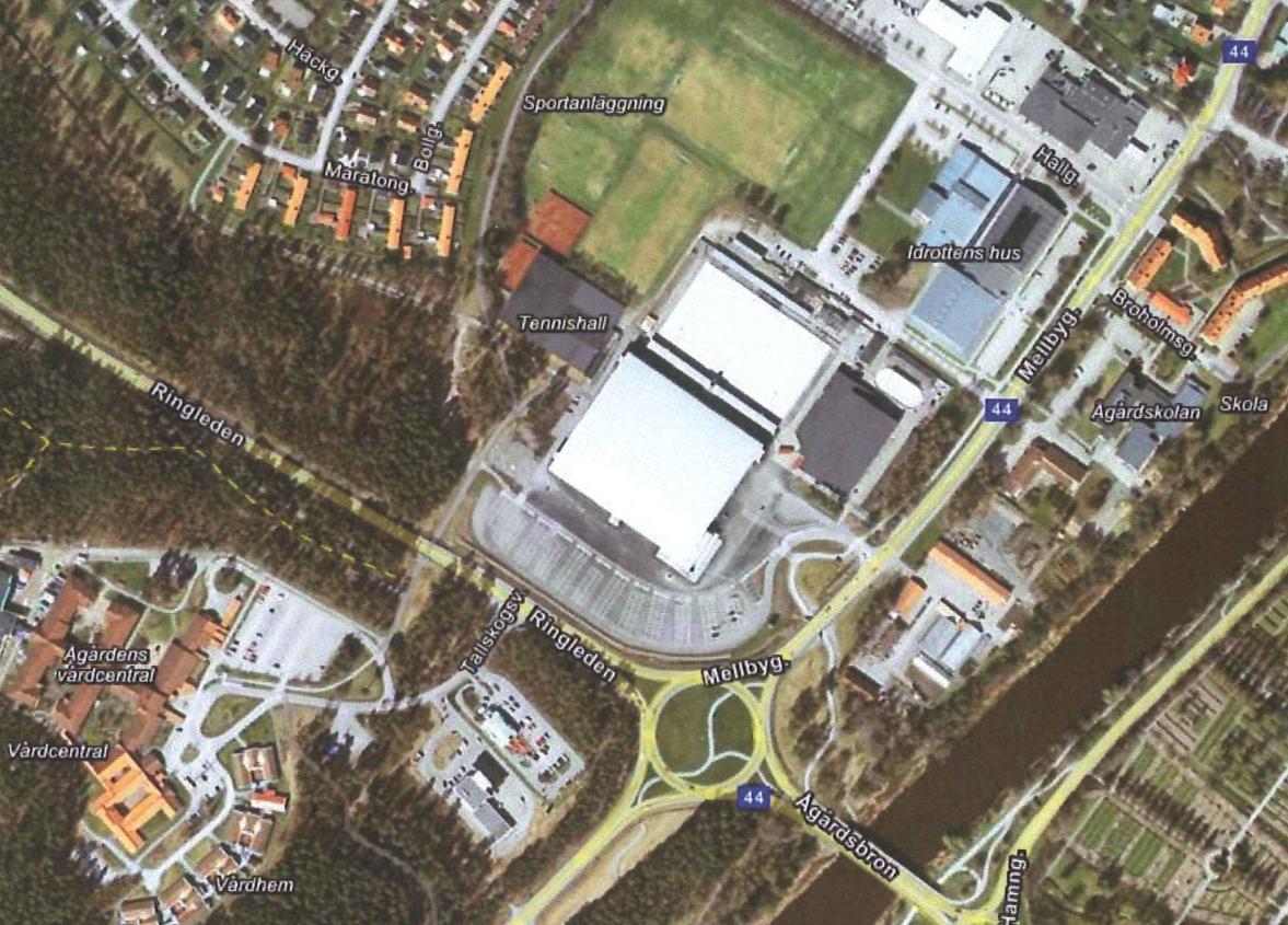 Dels så ligger Arenan praktiskt vid det som redan tidigare var Lidköpings idrottsanläggningstätaste område.
