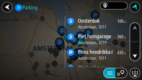 2. Välj Parkering. Kartan öppnas och visar platser med parkeringsplatser. Om en rutt har planerats visas parkeringsplatser nära din destination på kartan.