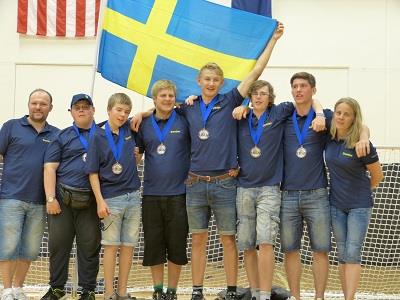 redan i första halvlek. Efter en kort stunds djup besvikelse insåg alla i laget att de vunnit ett silver i ett Världsmästerskap! Då är det svårt att vara deppig.