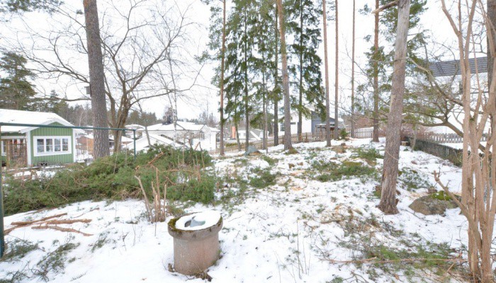 Län Stockholm Gatuadress Kommun Sollentuna Storlek 701 m² Område Törnskogen Tillträde tidigast Enligt överenskommelse " Högt belägen skogstomt med fin