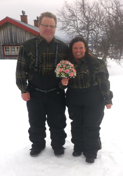 Vid frågor vänd er till vaktmästare och/eller en auktoriserad firma som tillhandahåller och monterar gravstenar. Köper du blomplantering? Observera att vi planterar sommar & höst! Tack på förhand!