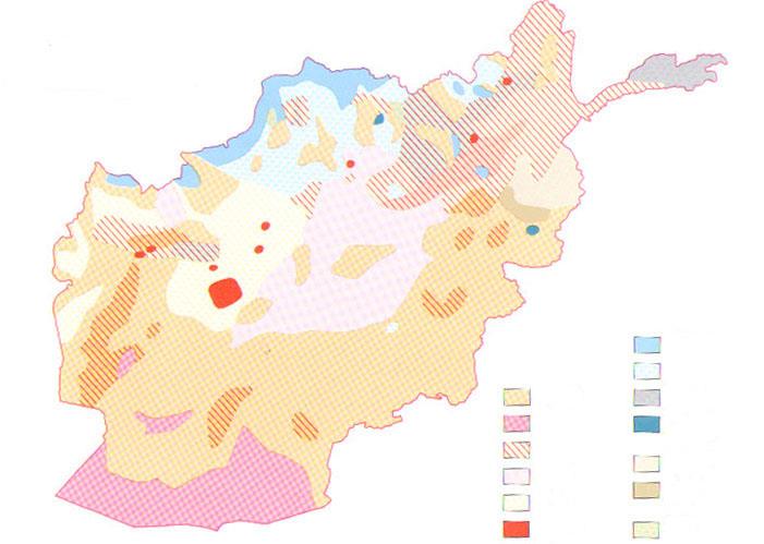 Folkgrupper:pashtuner,tadzjiker,uzbeker,hazarer,turkmener och aimaker m fl.