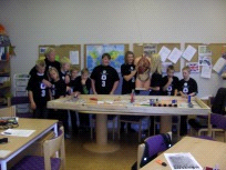 FIRST LEGO League Härnösand 2010 Presentasjon av laget The Arrows Vi kommer fra Liden Snittalderen på våre deltakere er 11 år Laget består av 3 jenter og 7 gutter.