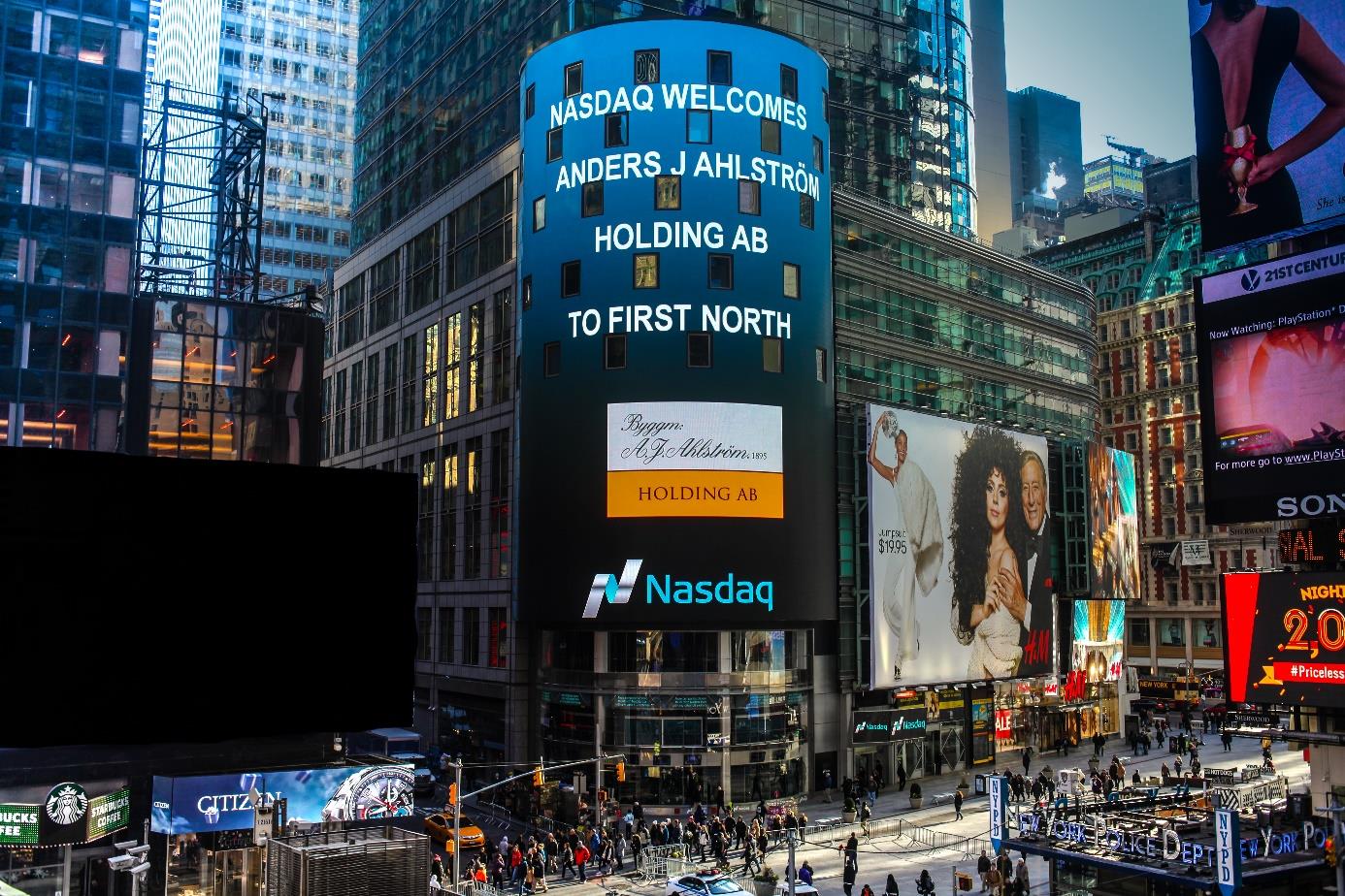 Foto från Times Square i New York taget vid marknadsnoteringen