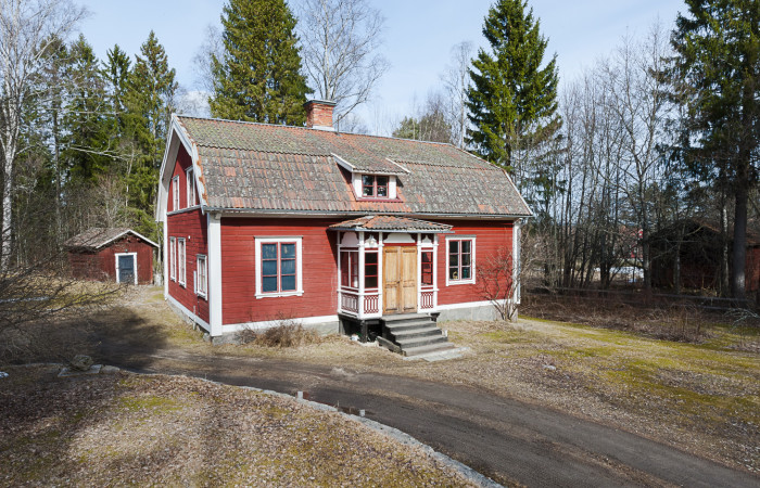 Län Gävleborg Gatuadress Kommun Ovanåker Storlek 6 rum (4 sovrum) / 145 m² Tillträde tidigast Enligt överenskommelse "