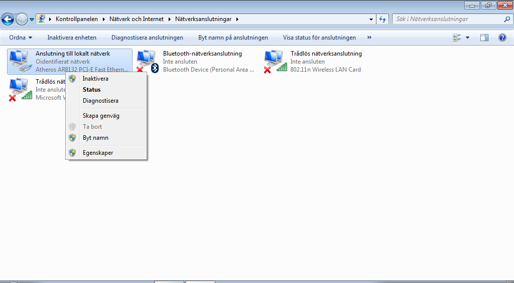 Konfigurera en trådanslutning Använda en statisk IP: 1. Klicka på nätverksikonen med en gul varningstriangel i Windows meddelandeområde och välj öppna nätverks- och delningscenter.