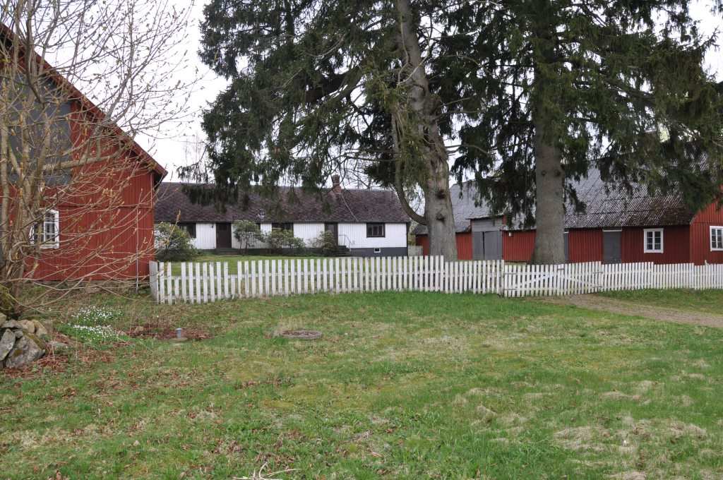 Skogsgård 53 ha Hörby Skogsfastighet i Killhult 10 km öst Hörby, med bl a 38 ha skog och 9 ha åker/bete.