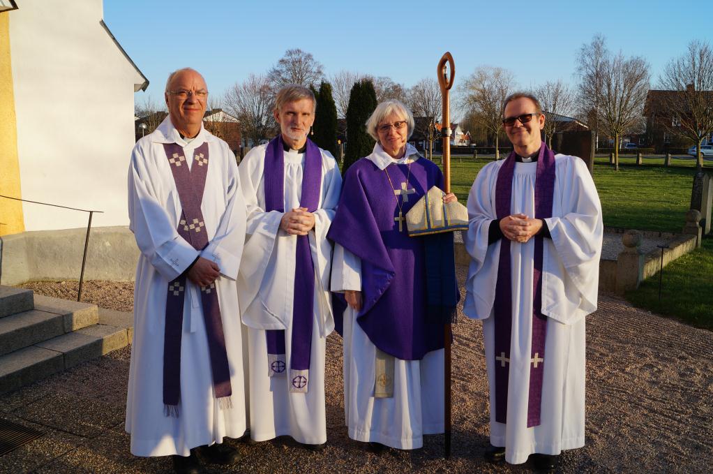 Pastorsexpeditionen Göingegatan 2, Box 73, 280 70 Lönsboda är öppen för besök och telefonsamtal helgfria månd, tisd, och fredagar kl. 10.00-11.30 samt torsd. kl 16.30-18.